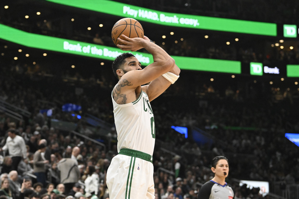 太阳城娱乐_波士顿凯尔特人NBA战胜费城76人塔图姆三分锁定