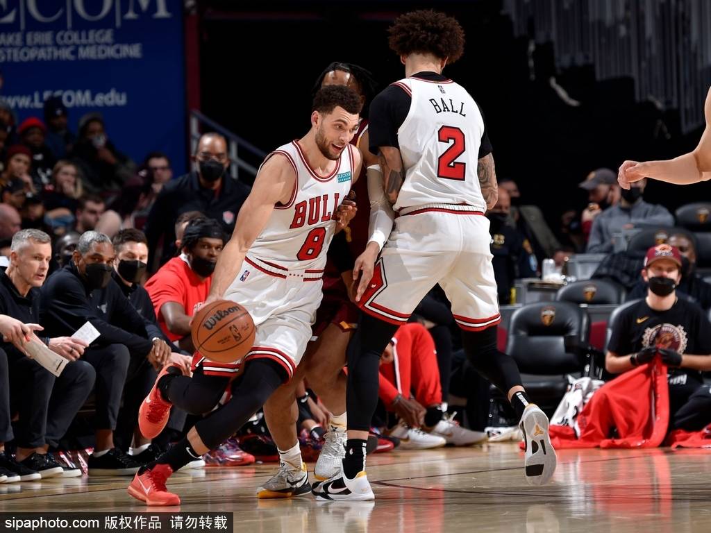 芝加哥公牛NBA战胜底特律活塞拉文三分命中 芝加哥公牛NBA战胜底特律活塞拉文三分命中